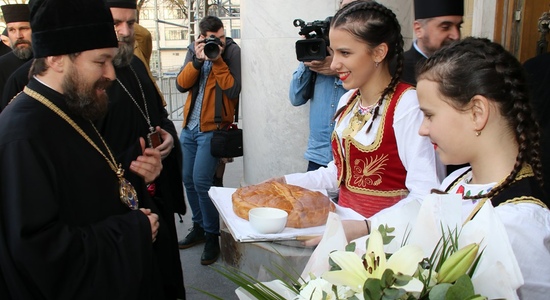 Митрополит Волоколамский Иларион ознакомился с ходом работ по благоукрашению собора святителя Саввы в Белграде