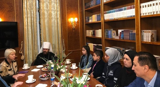 В Благотворительном фонде «Познание» прошла встреча митрополита Илариона с сирийскими детьми, прибывшими для лечения в Москву